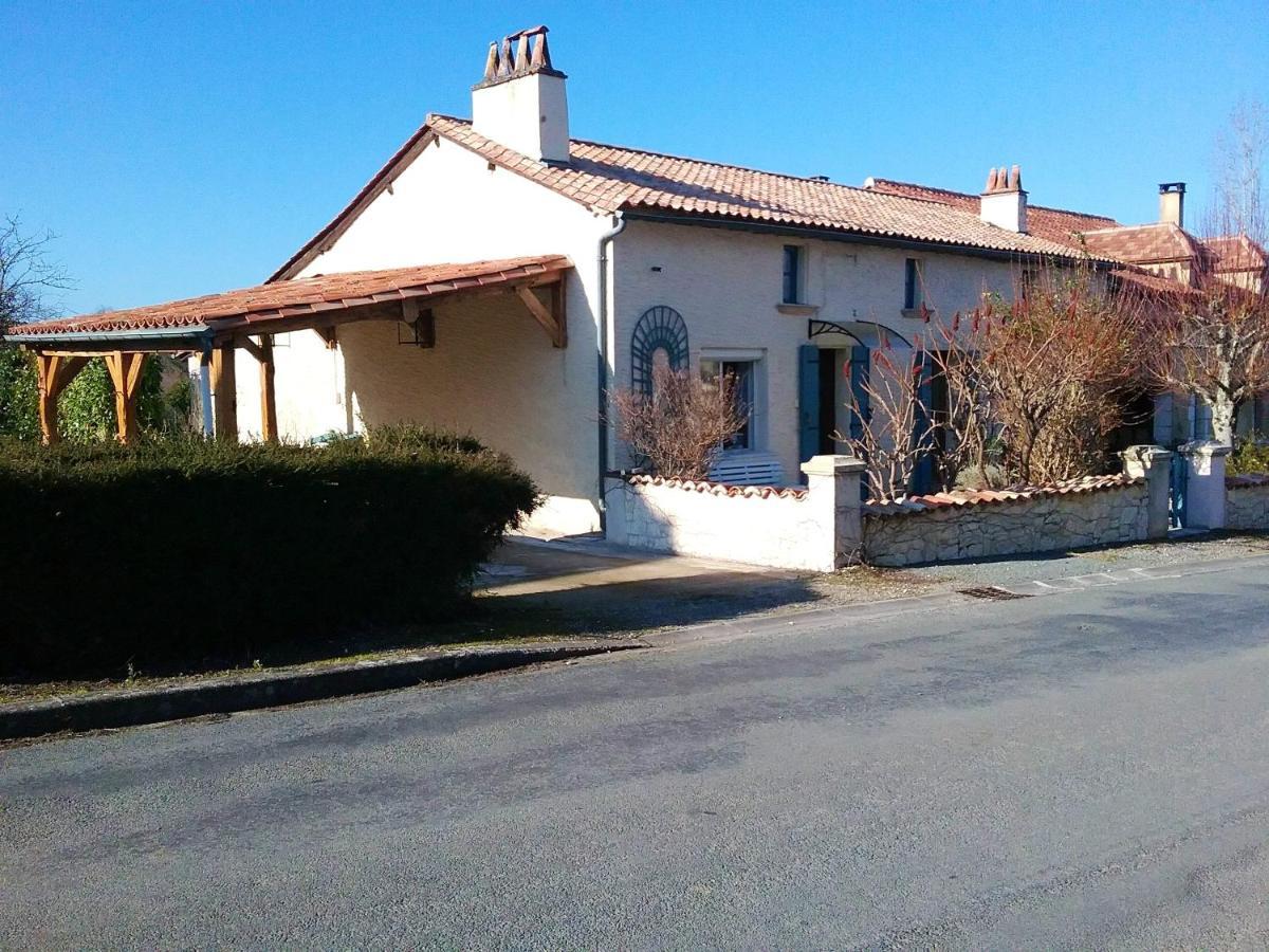 Villa Charmante A Bosset Avec Piscine Partagee Exteriör bild