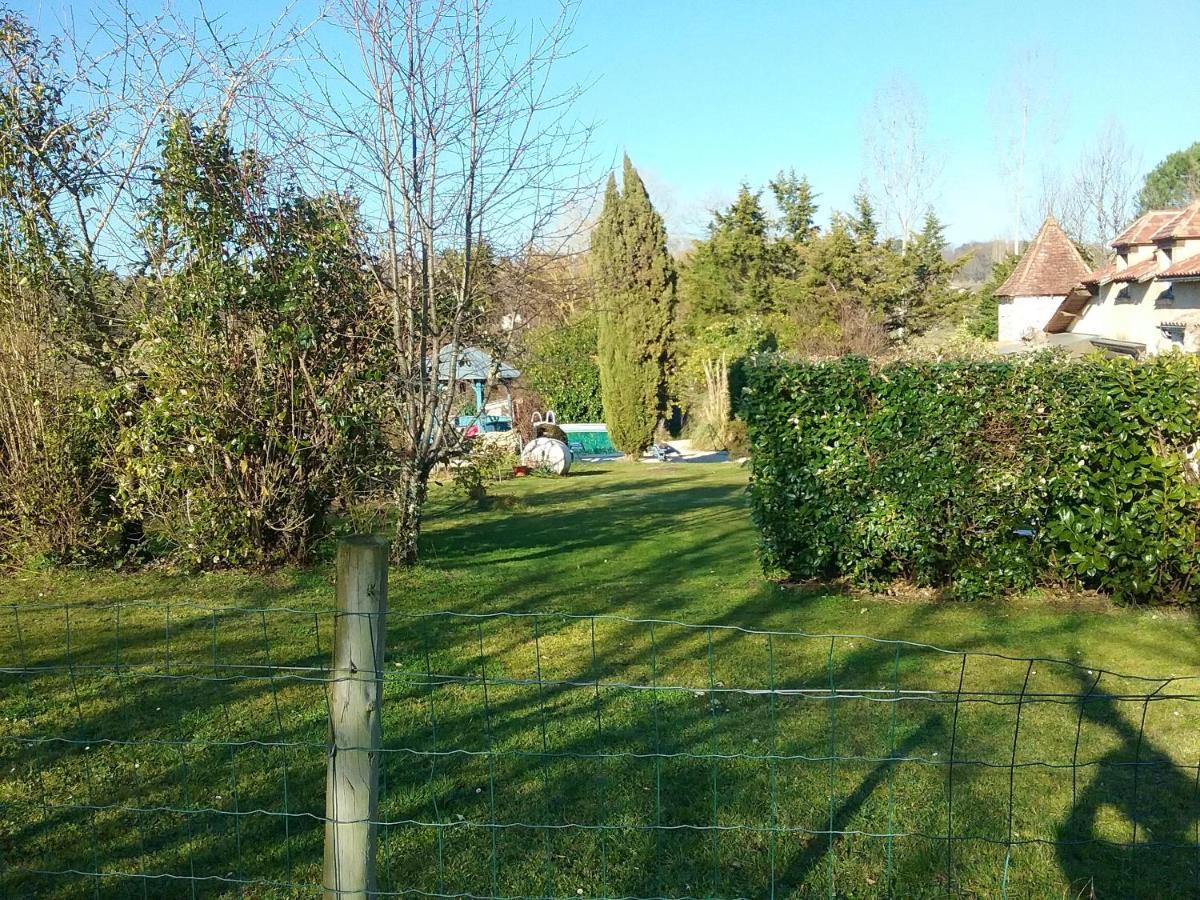 Villa Charmante A Bosset Avec Piscine Partagee Exteriör bild