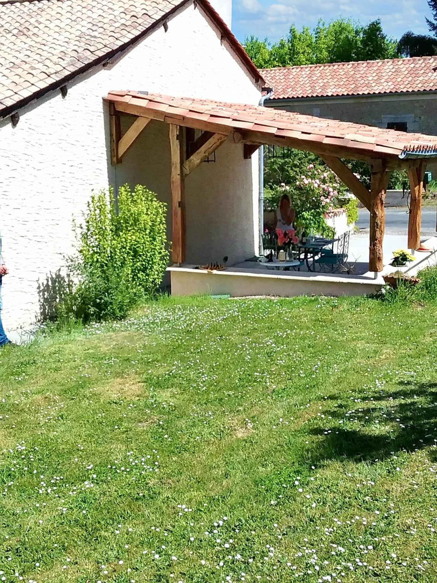 Villa Charmante A Bosset Avec Piscine Partagee Exteriör bild