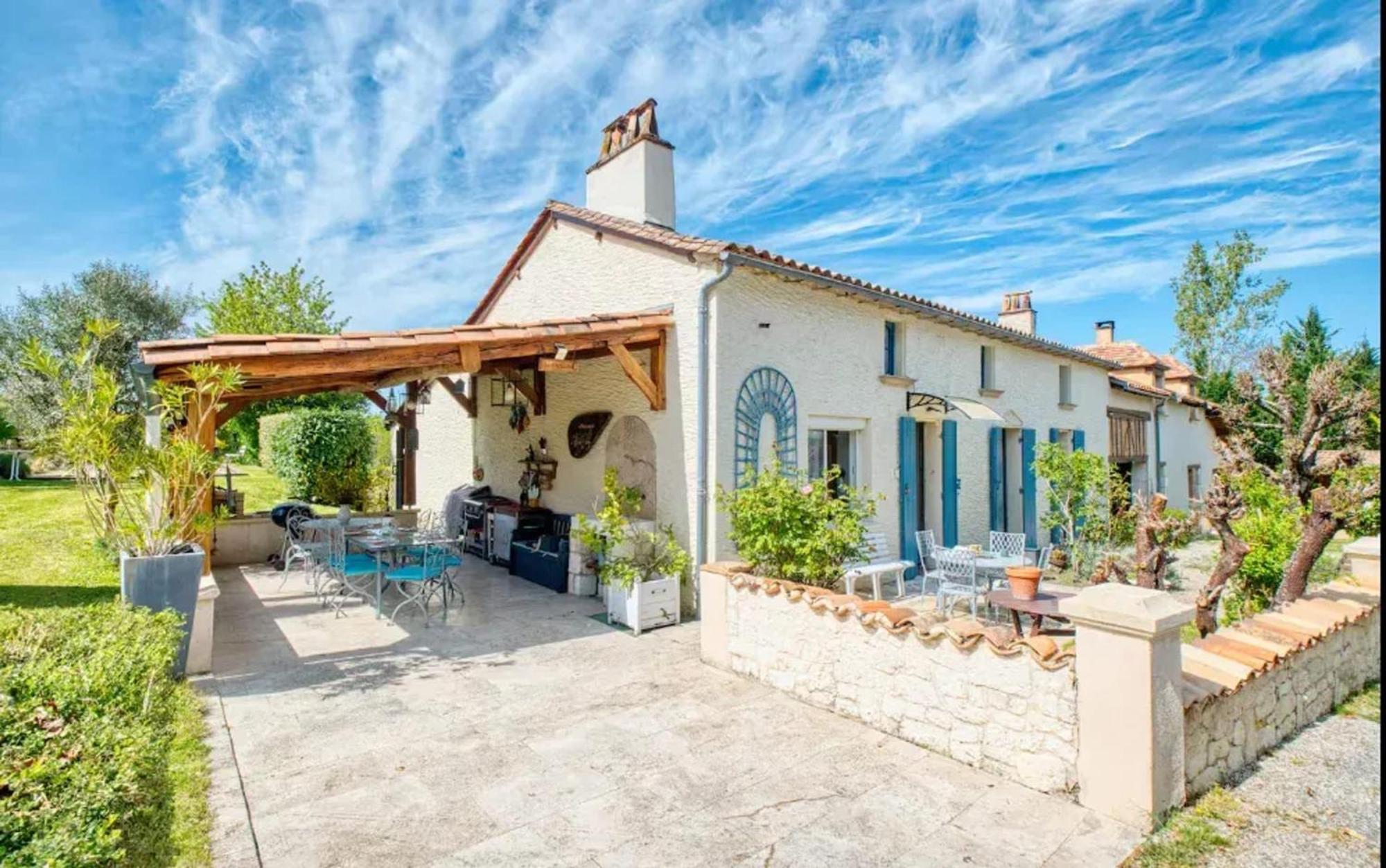 Villa Charmante A Bosset Avec Piscine Partagee Exteriör bild