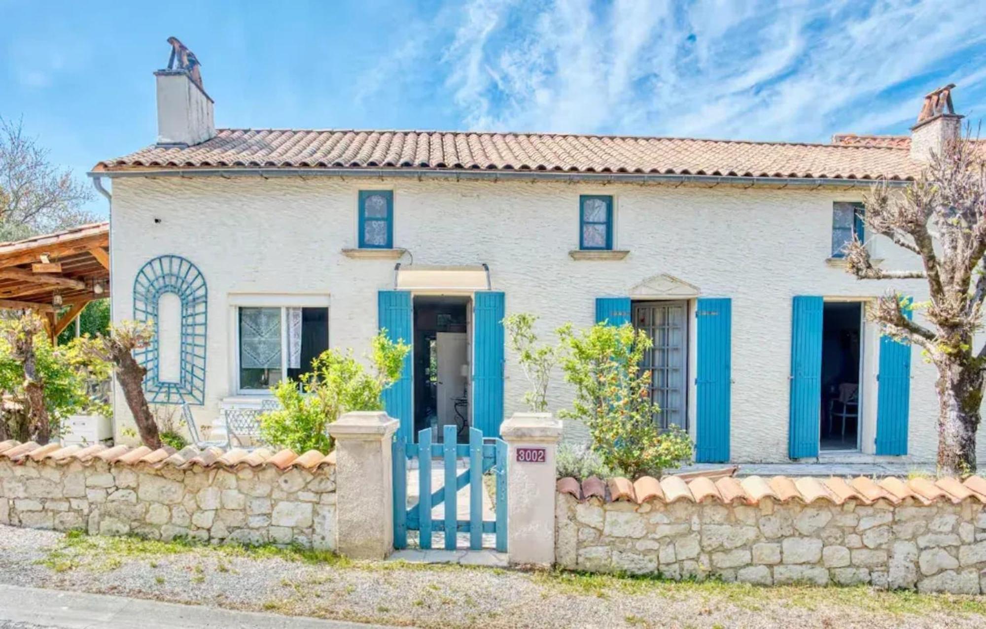 Villa Charmante A Bosset Avec Piscine Partagee Exteriör bild