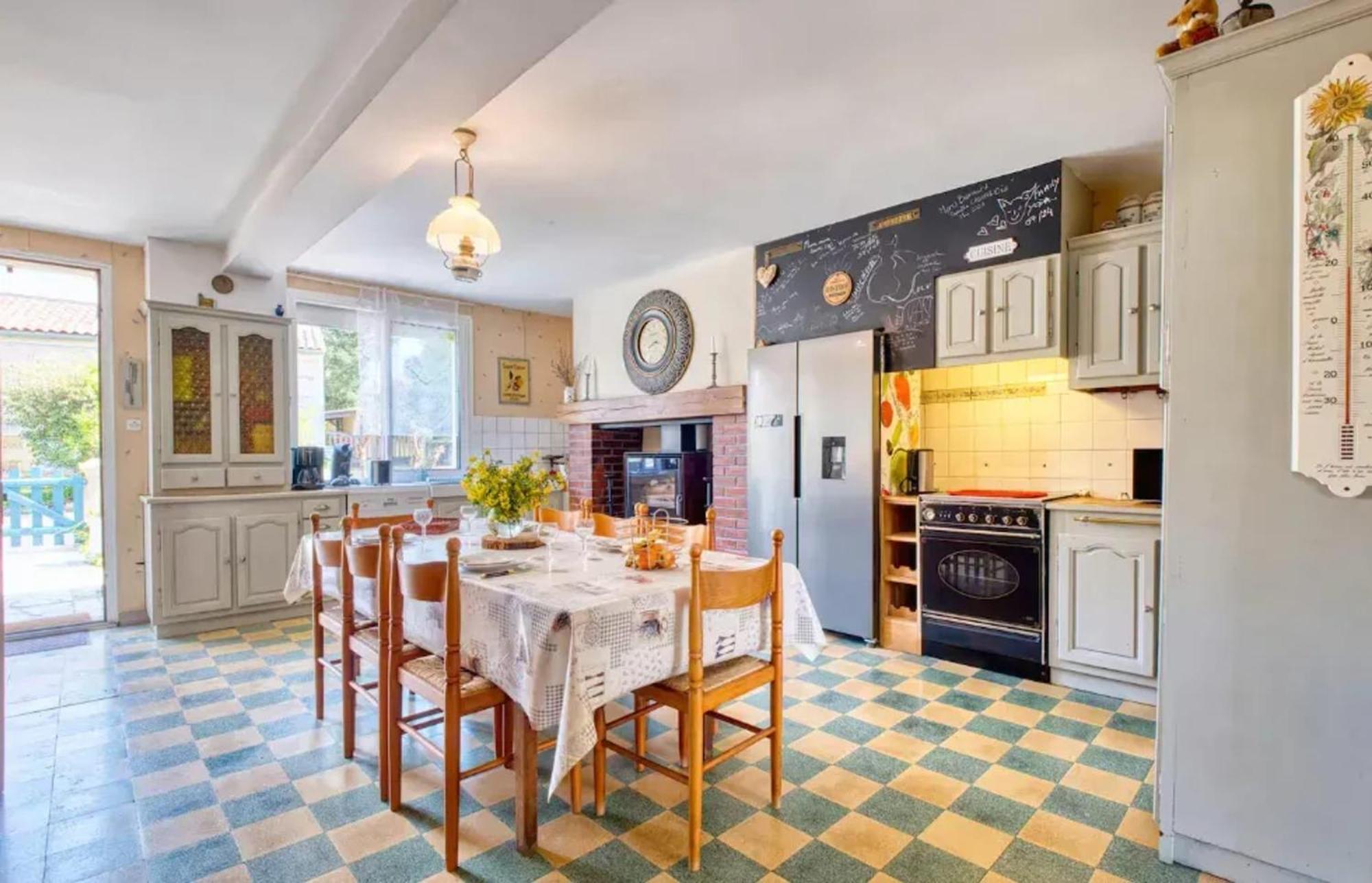 Villa Charmante A Bosset Avec Piscine Partagee Exteriör bild